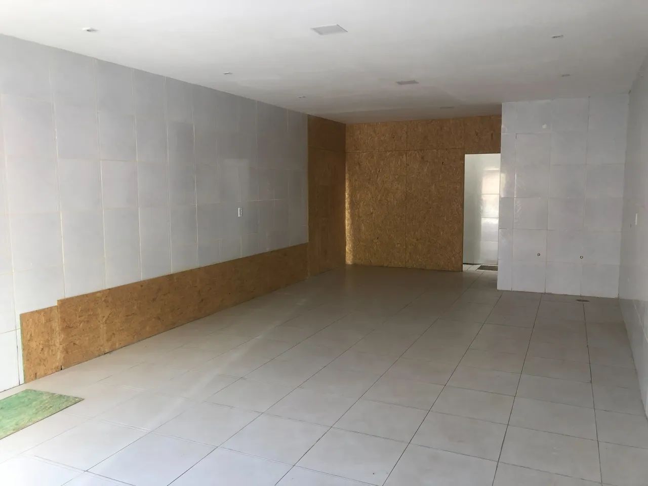 Prédio comercial no Montese à VENDA com 4 salas e 4 lojas. - Foto 4