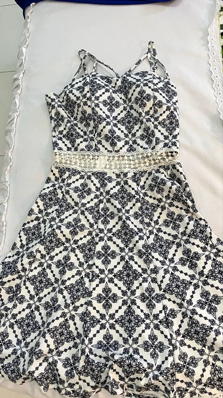Vestido preto e branco