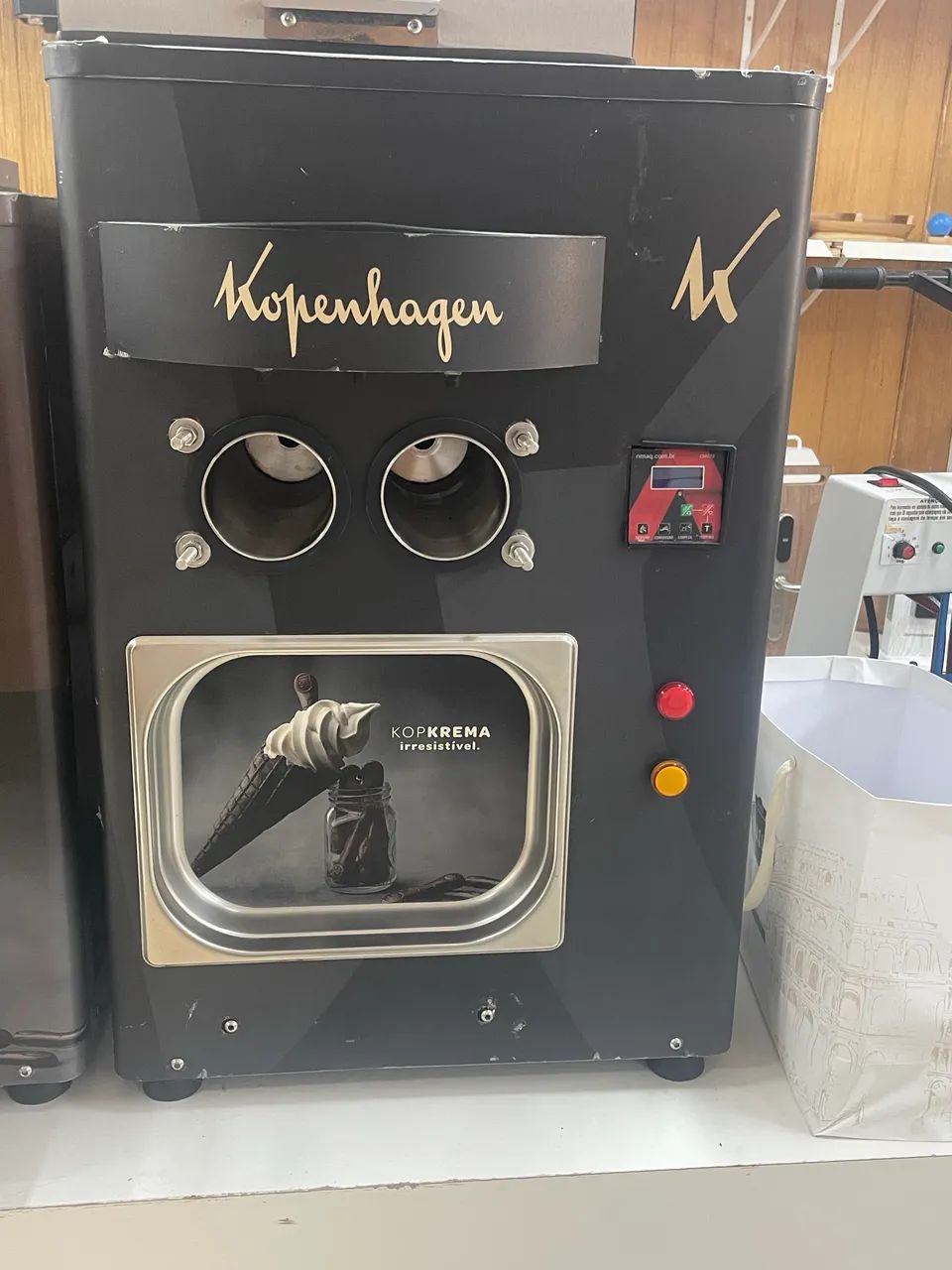 Máquina de sorvete Expresso Degust Rimaq CMS 72 2 Cubas e 3 Bicos 
