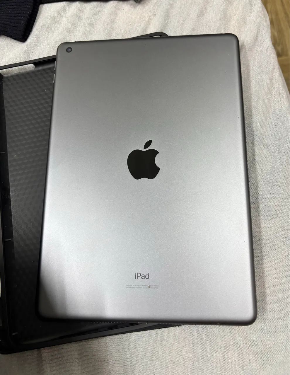 Ipad 9 64GB; acompanha capa com mouse e teclado