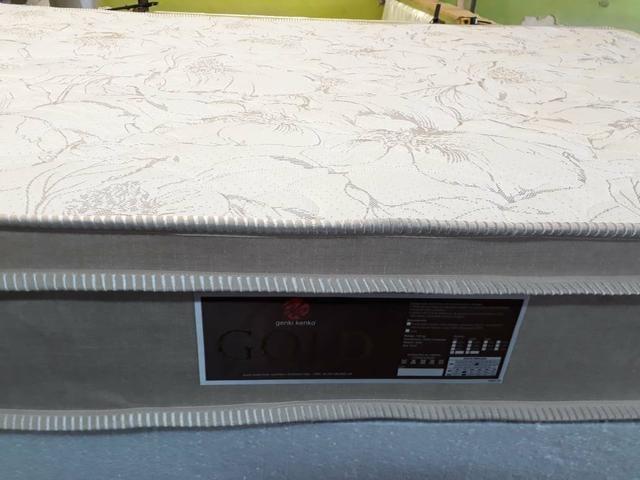 Colchão de molas ensacadas em revestimento especial