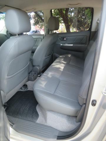 Hilux Diesel 3.0, 4x4 Automática modelo SRV Único dono, Estado de nova - Foto 20