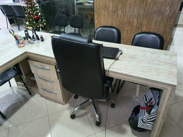 Mesa Planejada de Escritório na Cor Bege com 02 Lugares - Foto 3