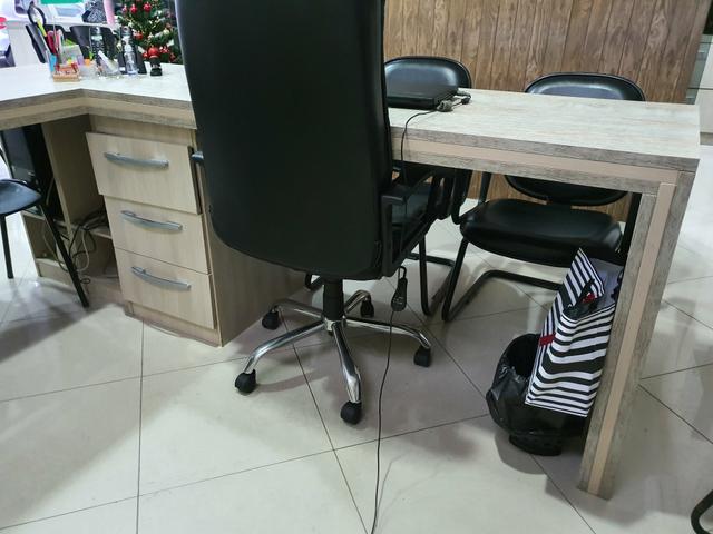 Mesa Planejada de Escritório na Cor Bege com 02 Lugares - Foto 6