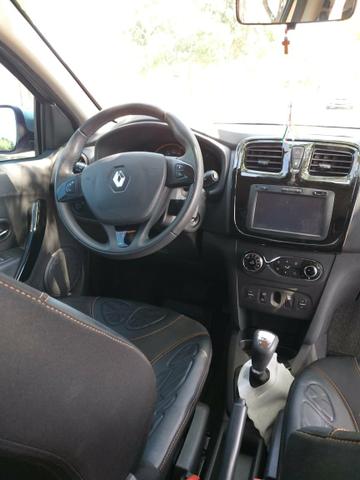 Vende-se um carro completo 2015