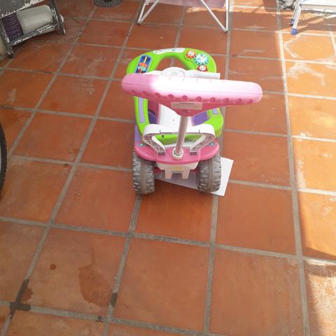Carrinho de Passeio e Triciclo de menina - Foto 2