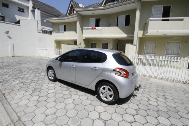 Peugeot 208 em estado de novo