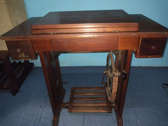 Máquina de costura antiga - Foto 2
