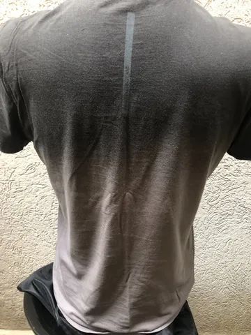 Camiseta Calvin Klein Tamanho P nova - Foto 3