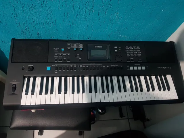 Teclado Yamaha PSR-E473 Arranjador 61 Teclas Sensitivas 820 sons