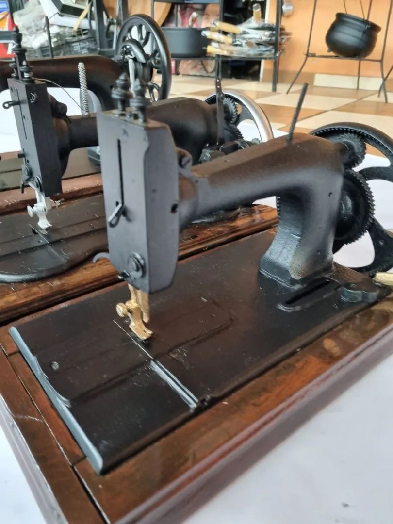 Máquina de Costura Antiga - decoração  - Foto 5