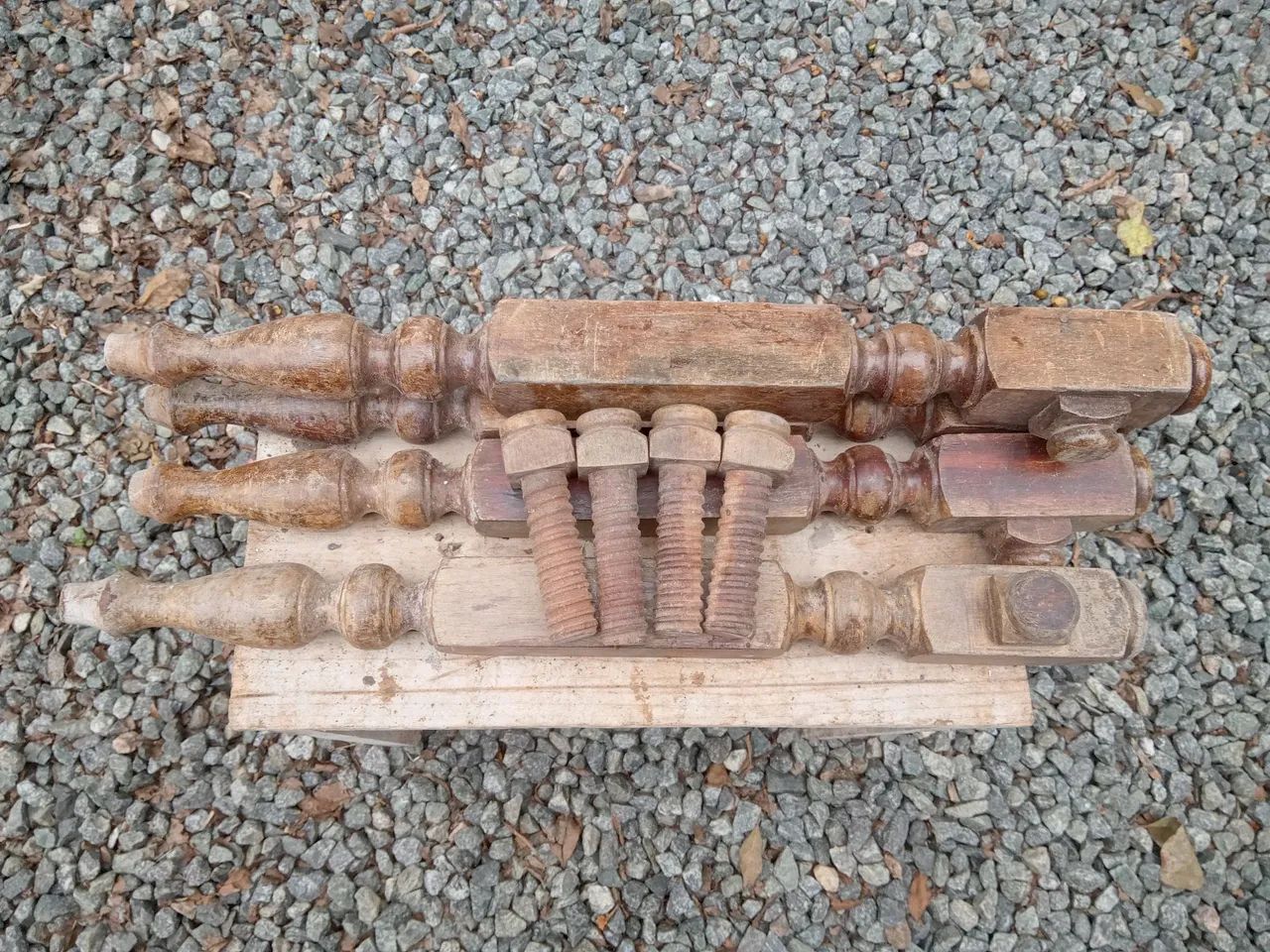 Pés de móvel antigo