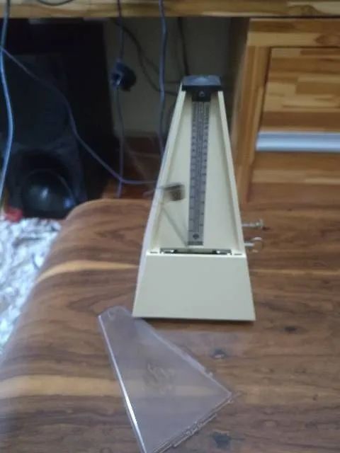 Antigo metrônomo mecânico - Foto 2