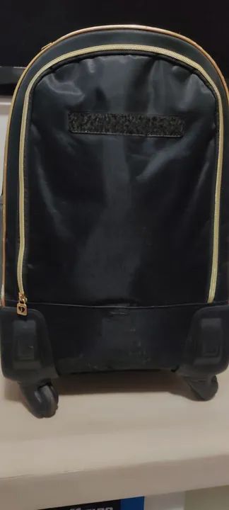 Mochila escolar grande da marca kuka.  - Foto 4