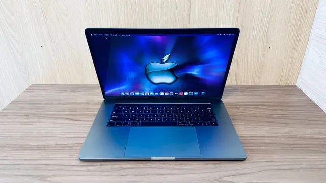 MacBook Pro 32 GB Ram, 512 SSD, Core i9, 15.4 Polegadas, Touch Bar