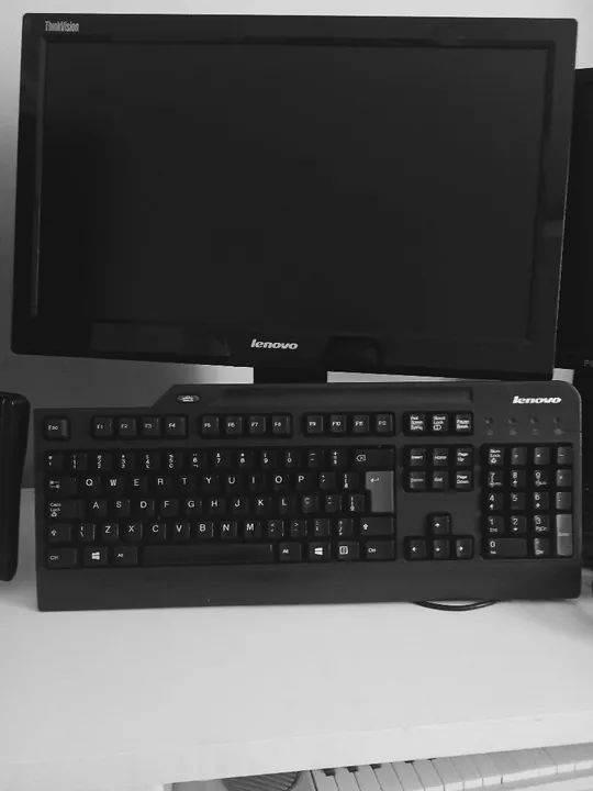 Munitor completo com teclado mause cabo VGA cabo alimentação 