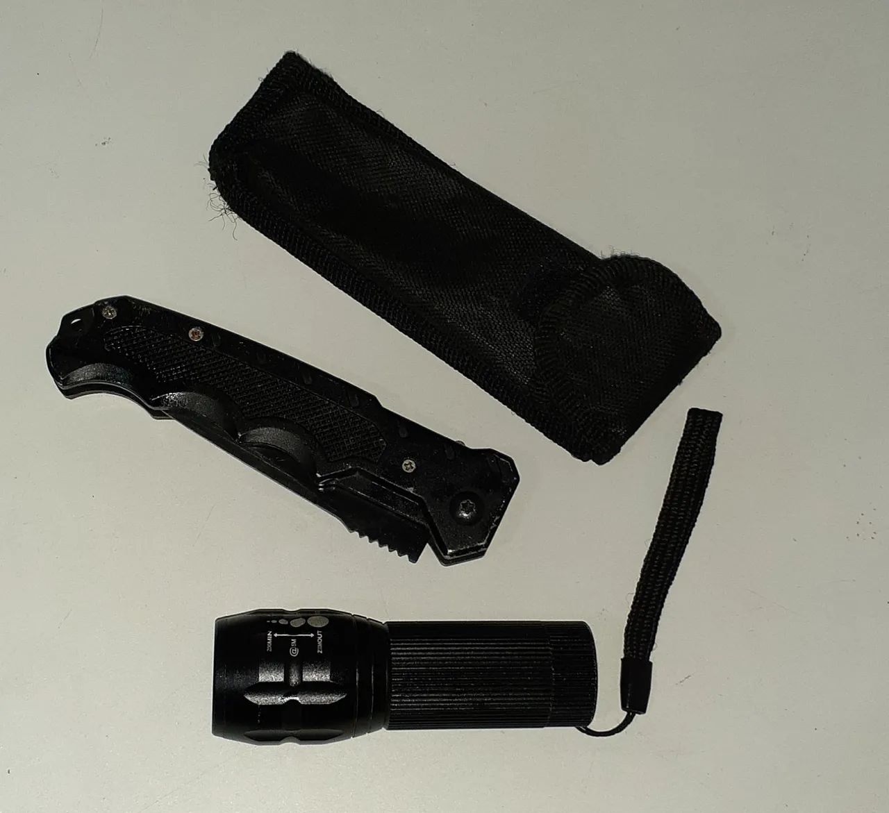 Faca camping e lanterna 