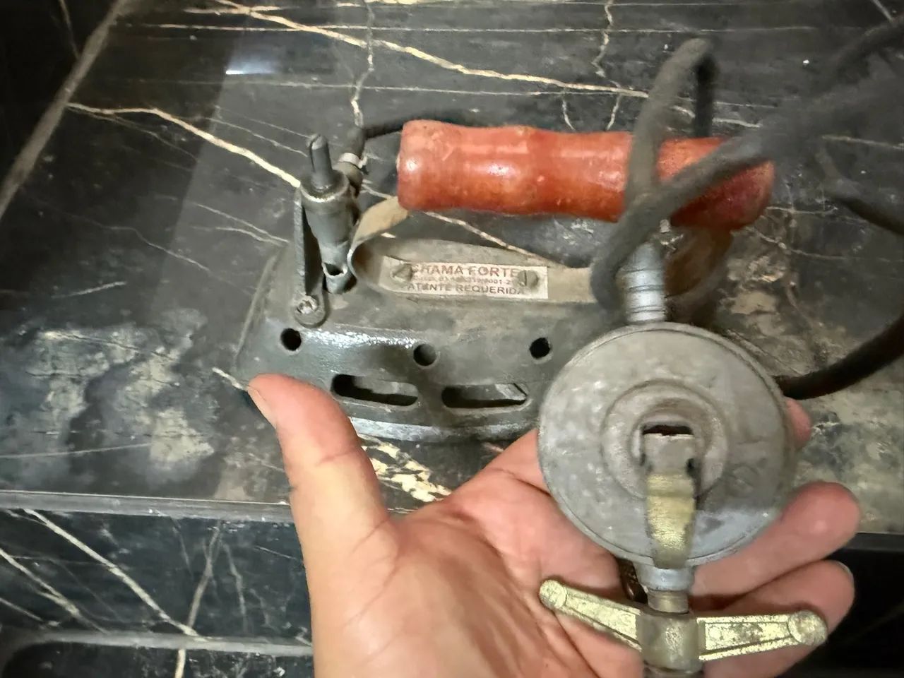 Ferro de Passar Chama Forte Antigo - Foto 5