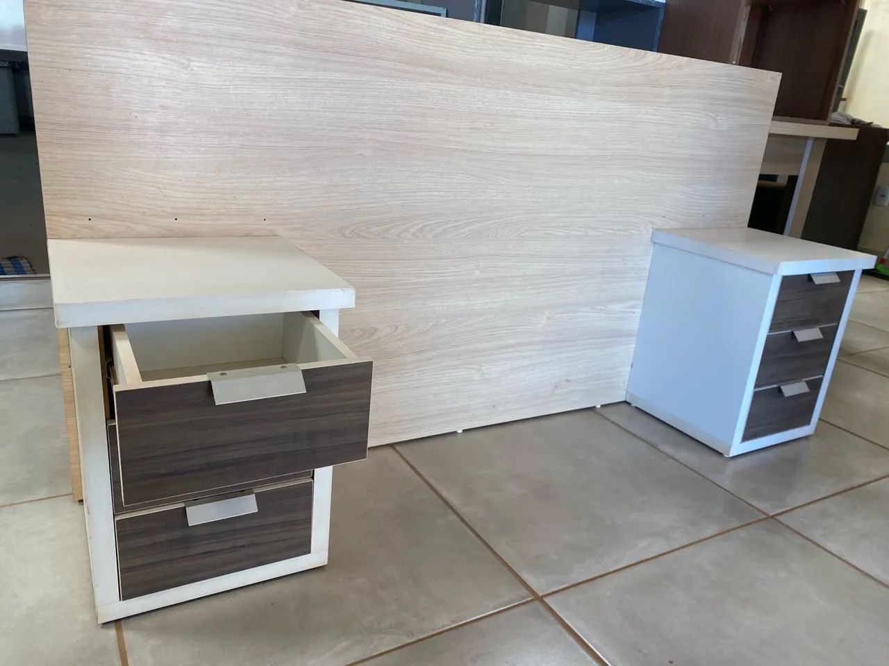 Cabeceira com mesa de cabeceira  - Foto 2