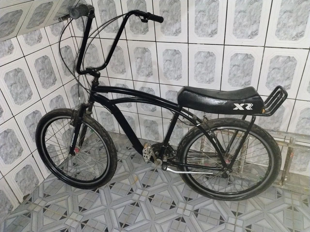 Bicicleta com amortecedor e marchas 