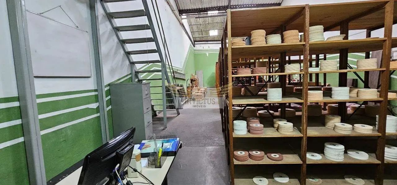 Galpão Comercial para Comprar, 260m² - Jardim Santo Antônio, Santo André/SP. - Foto 4