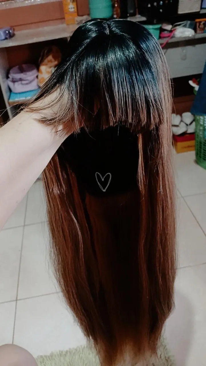 Peruca Longa com Franja - Cabelo Castanho enrolada e uma morena iluminada