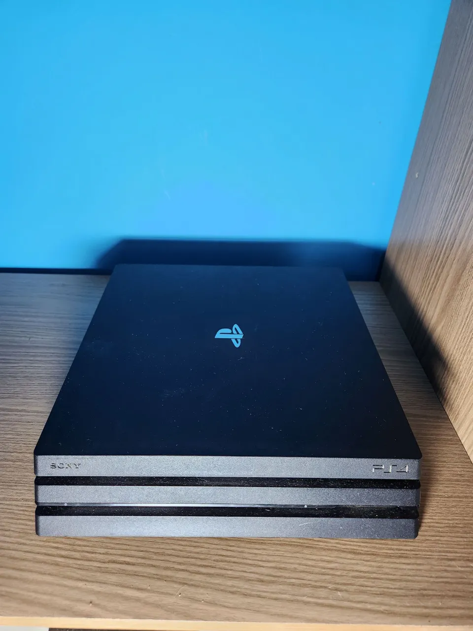 PlayStation 4 Pro - 1 TB - 1 Controle