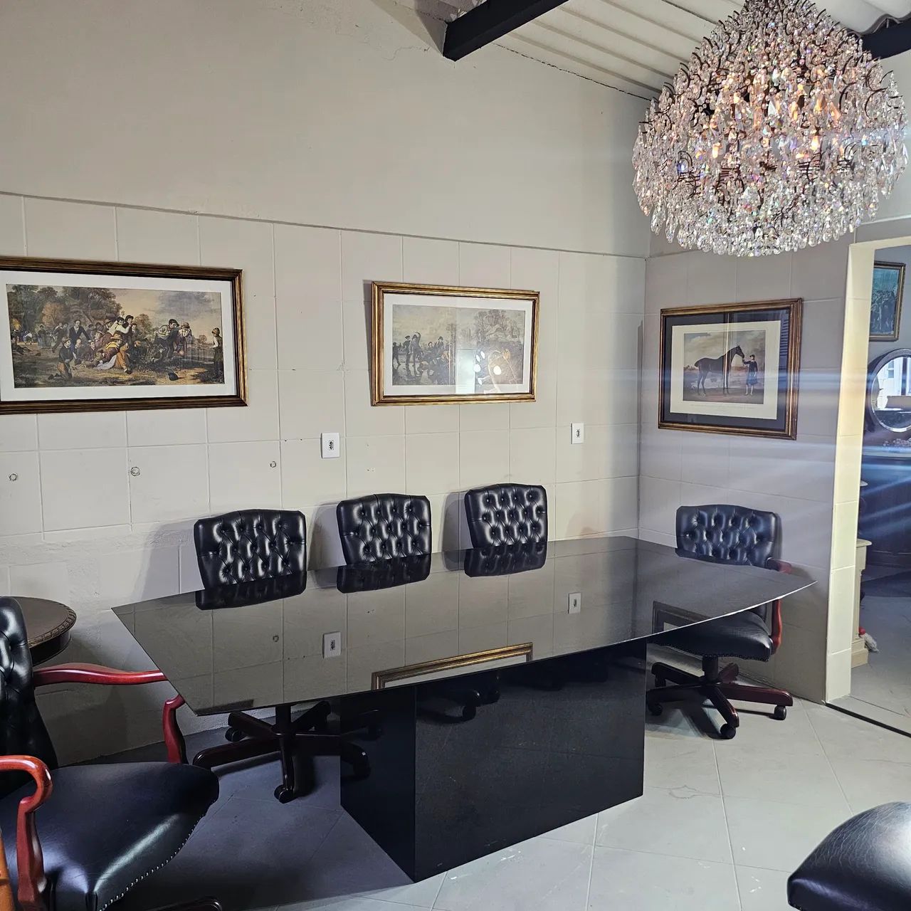 Móveis escritório super luxo, mesa com 6 cadeiras e 2 poltronas - Foto 2