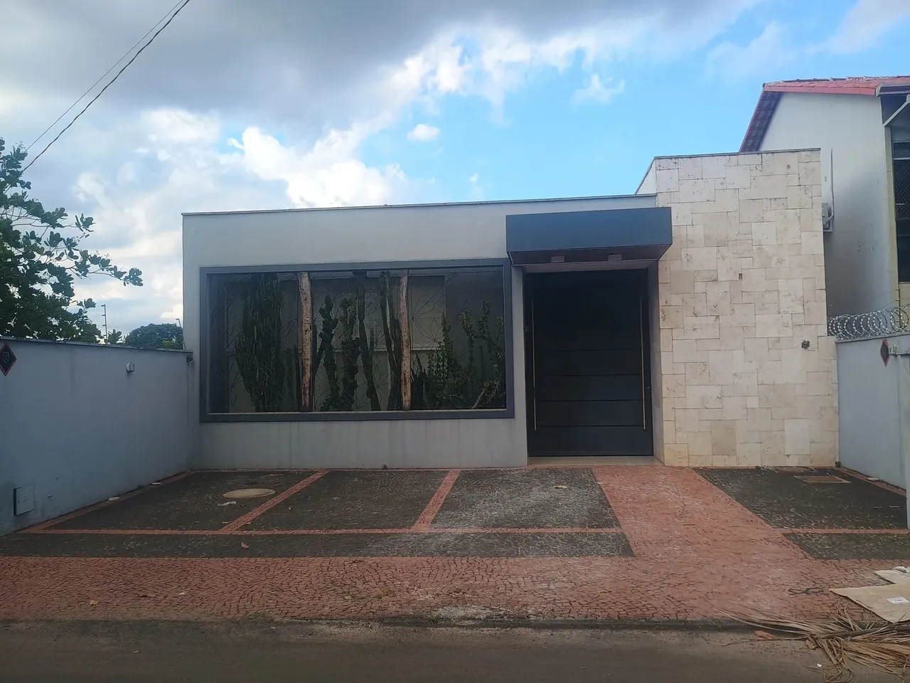 Prédio comercial para locação no Setor Água branca