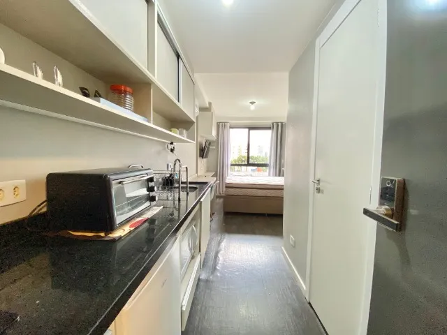 Studio mobiliado para locação no Centro de Curitiba com 17m²