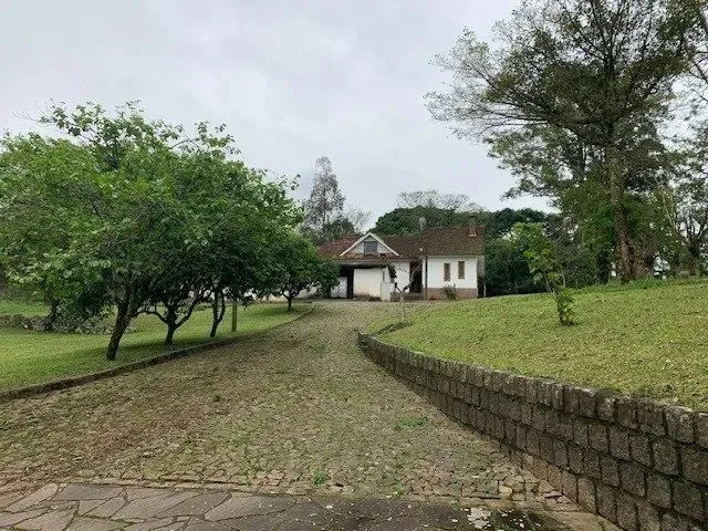 Propriedade Exclusiva com Duas Casas em Área de 12.000m² em Belém Velho