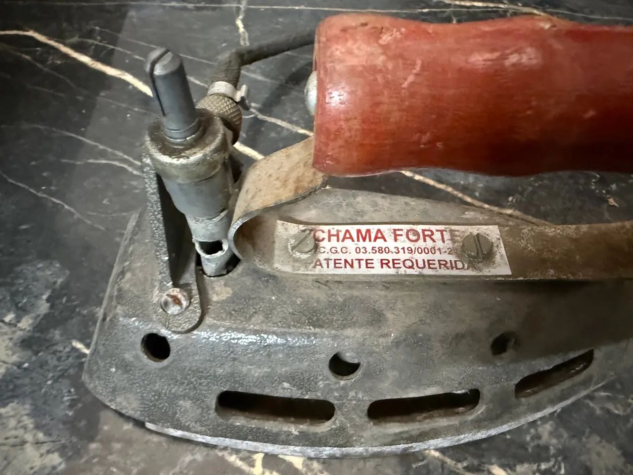 Ferro de Passar Chama Forte Antigo