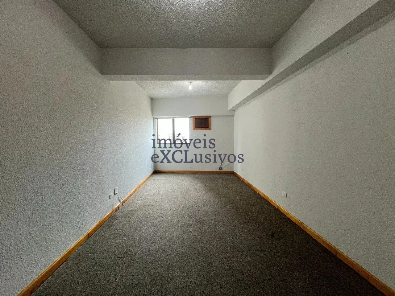 Sala comercial para venda ou locação no Bigorrilho.