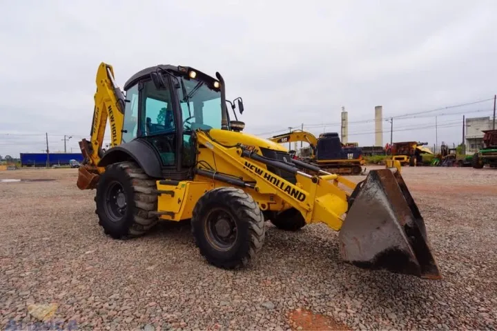 RETROESCAVADEIRA NEW HOLLAND B110B, 2022