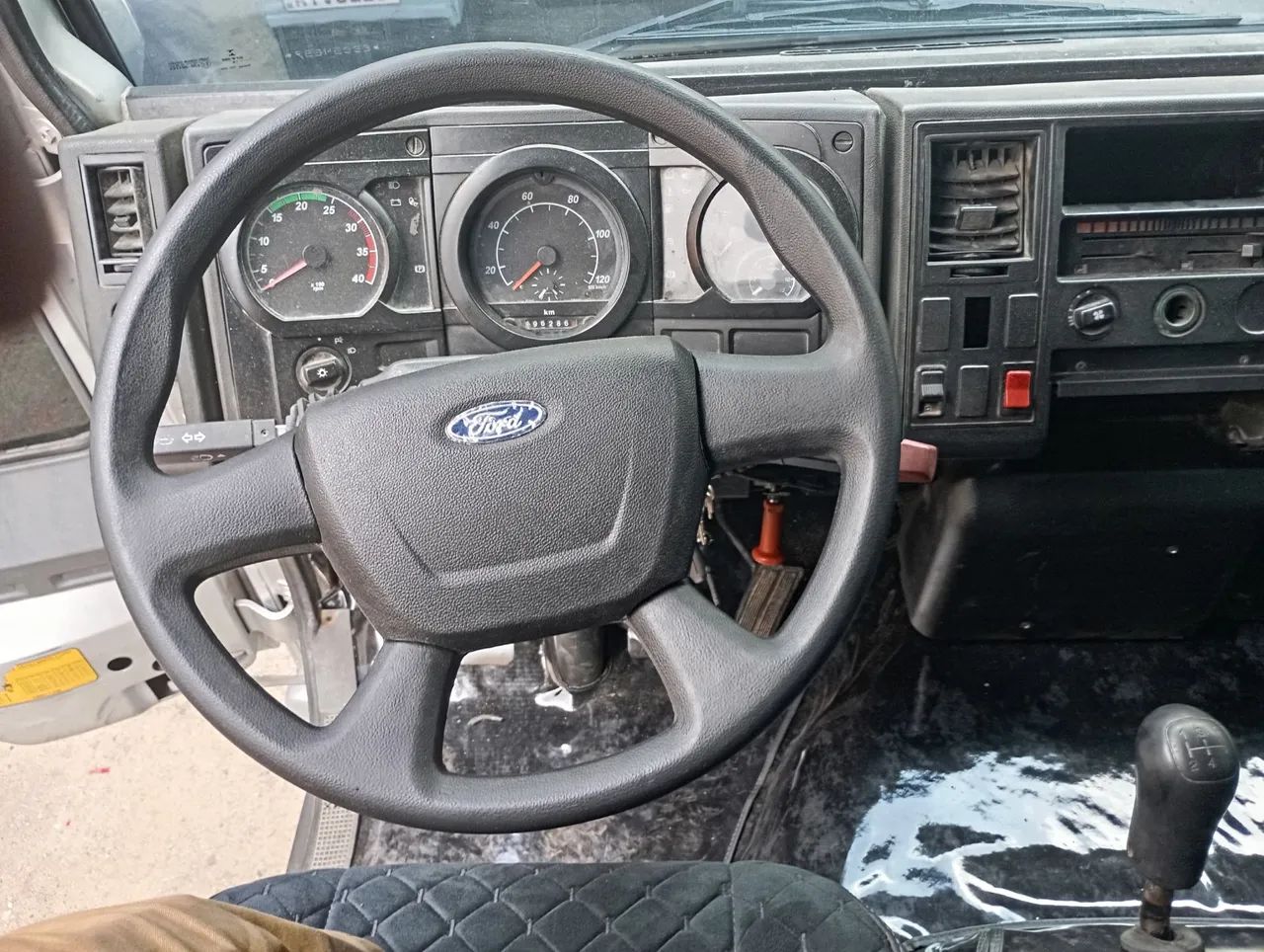 Cargo 2012 motor CUMINS baú 5.50x2.35 caminhão original lacrado (Ac troca) - Foto 9