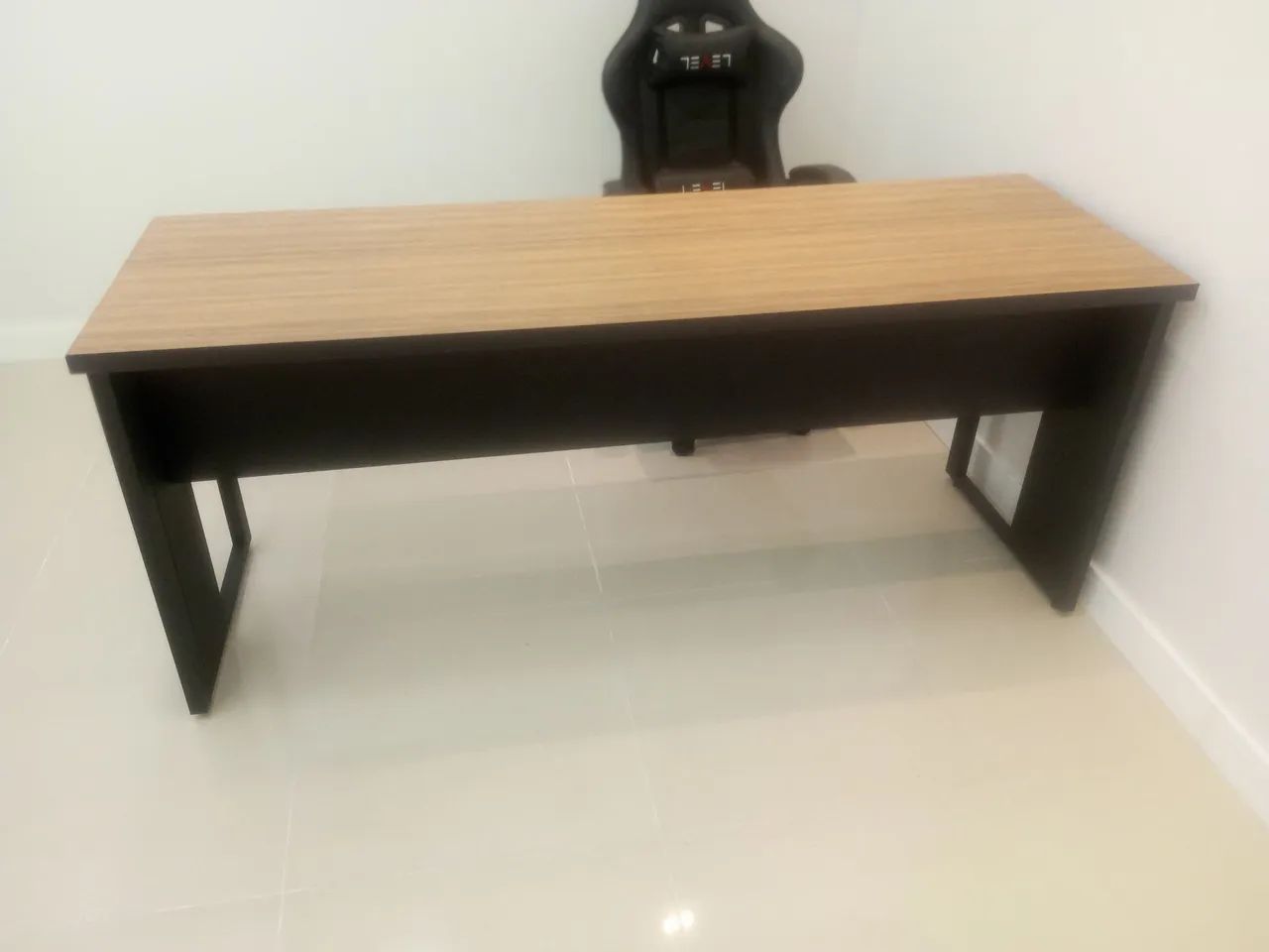 Mesa de Escritório Moderna com Estrutura em Aço Preto - Foto 5