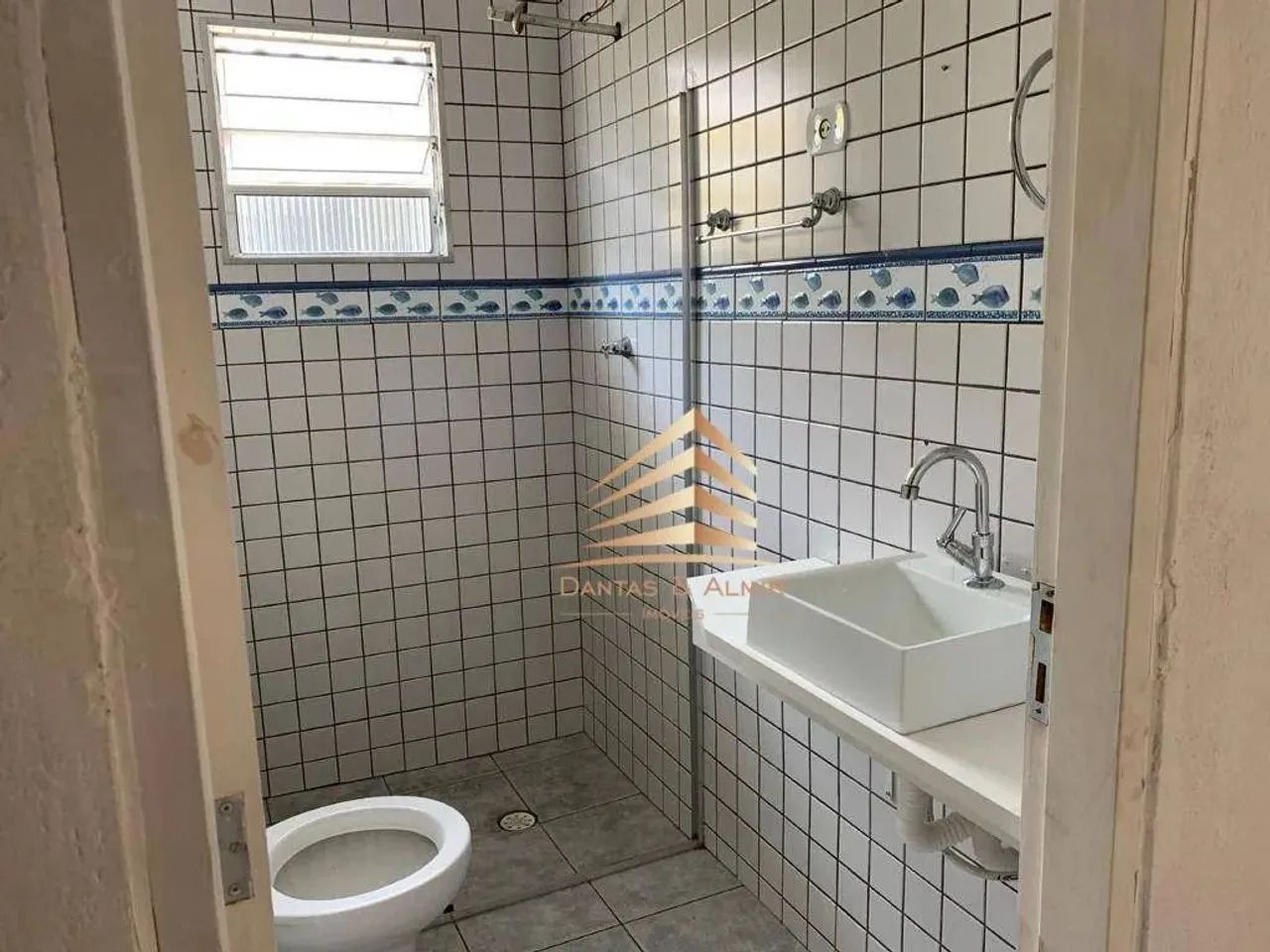 Sobrado Comercial, 3 kitnets, 1 salão e uma casa COM 2 dormitórios, quintal, , 2 vagas, 33 - Foto 5