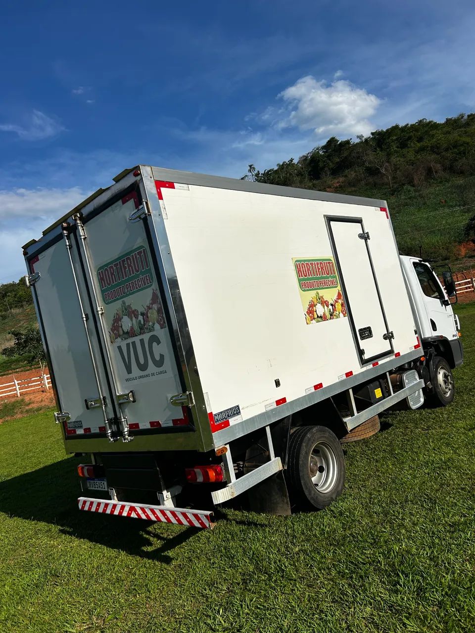 MB 815 BAÚ RESFRIADO BAIXÍSSIMO KM  - Foto 6