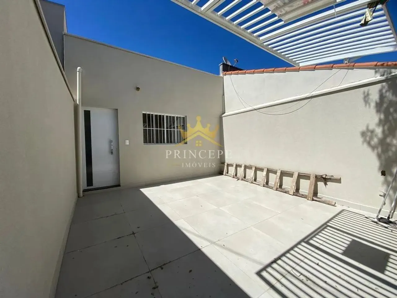 Casa nova para LOCAÇÃO por R$ 2.000,00 no Lot. Parque da Colina II - Itatiba/SP.