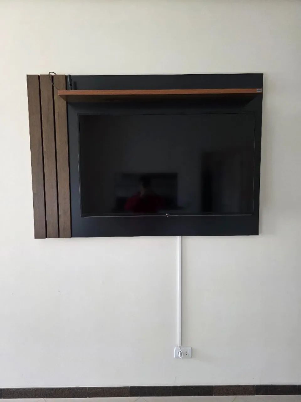 Painel para Tv até 50" Cristal Permobili Preto Chumbo/Savana