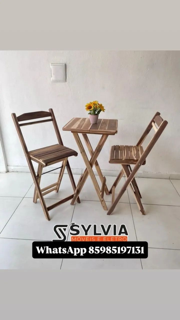 Conjunto de mesa e cadeiras de madeira dobrável
