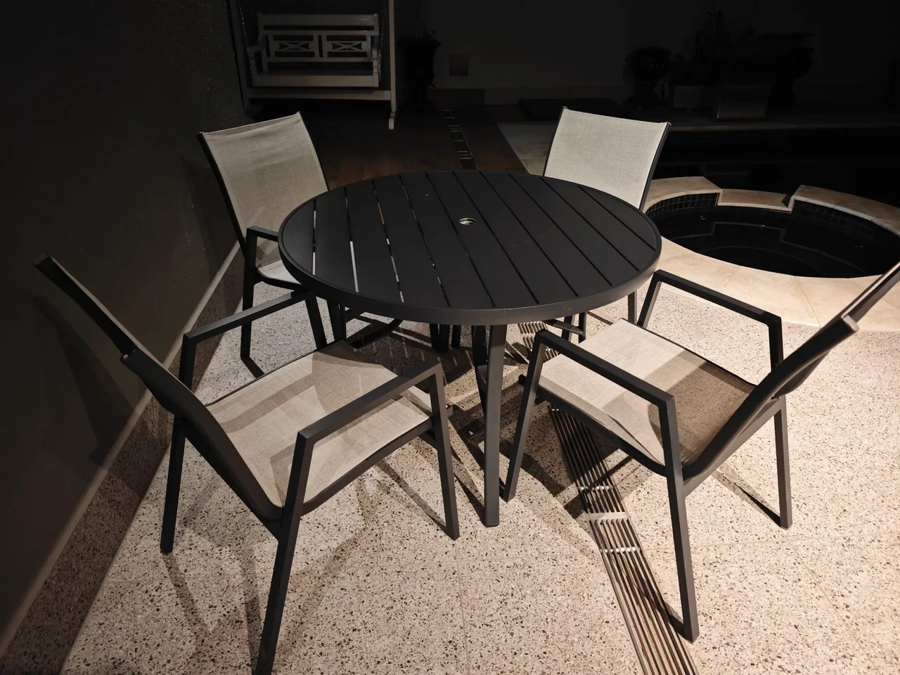 Conjunto de Mesa e Cadeiras para Área Externa