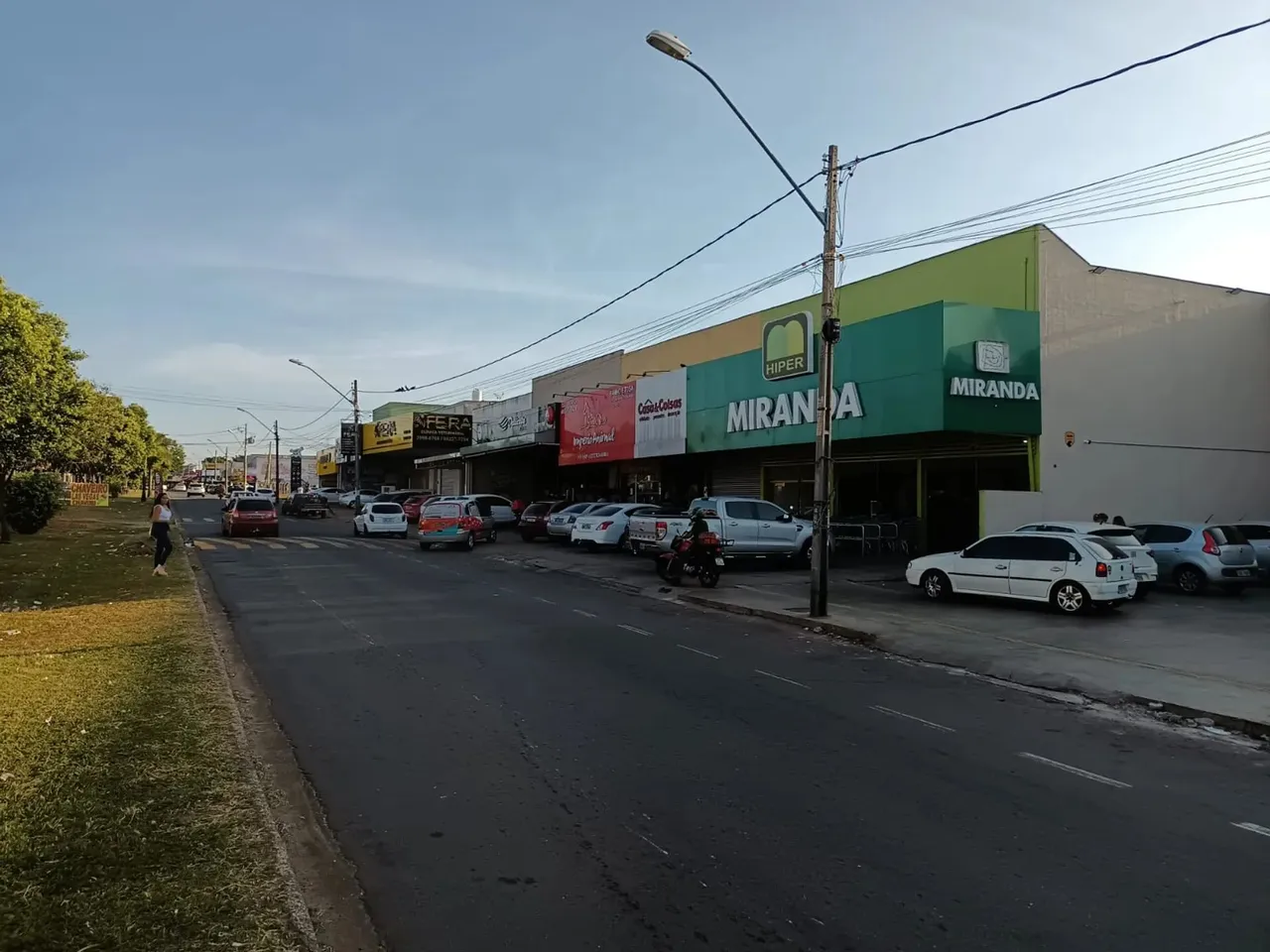 PRÉDIO COMERCIAL LOTE 2 FRENTES COM 3 SALAS COMERCIAS 2 APARTAMENTO 1 CASA OPORTUNIDADE ÚN