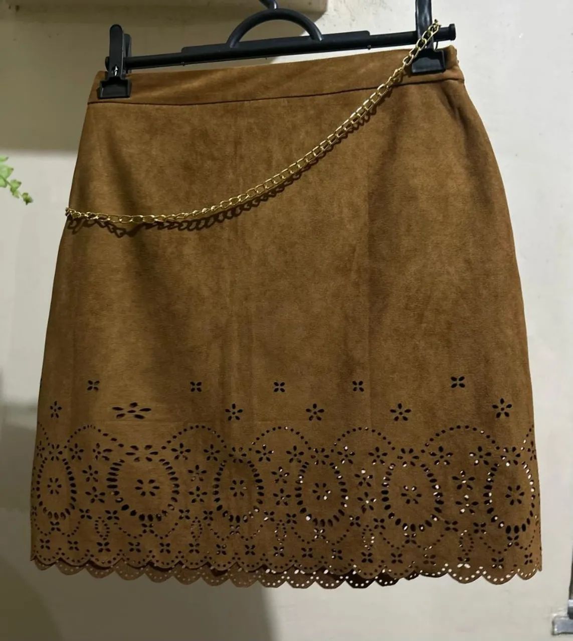 Saia feminina de Suede está nova. 