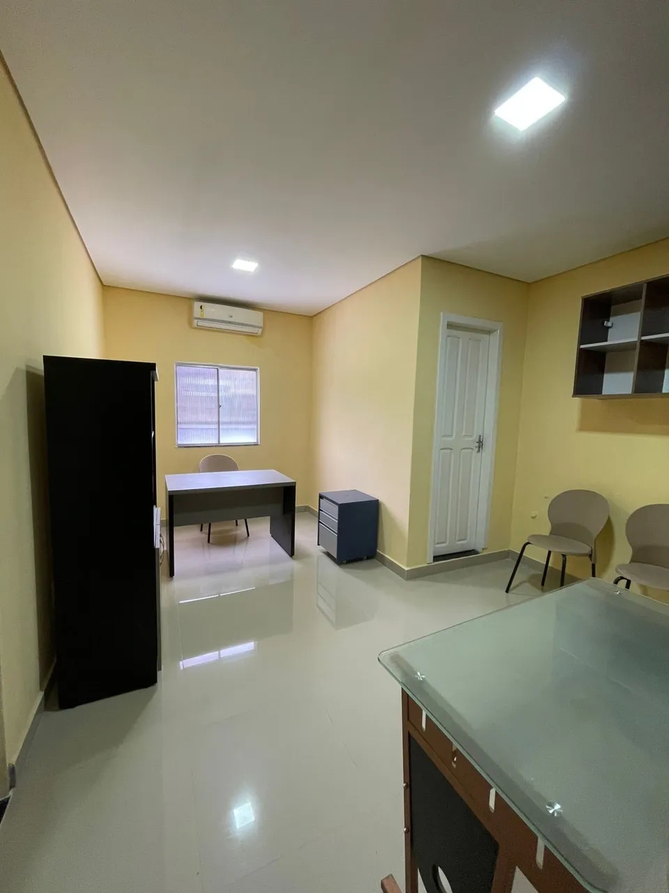 ALUGO ÓTIMA SALA COMERCIAL MOBILIADA NA CACHOEIRINHA.