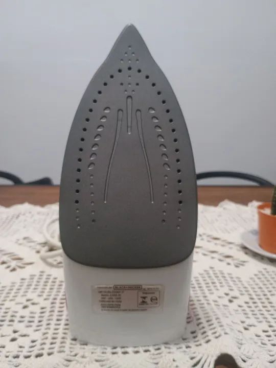 Ferro a Vapor Black+Decker AJ2200 - Novo para hoje R$ 120 reais chama 9*8*4*7*6*3*5*9*0 - Foto 5