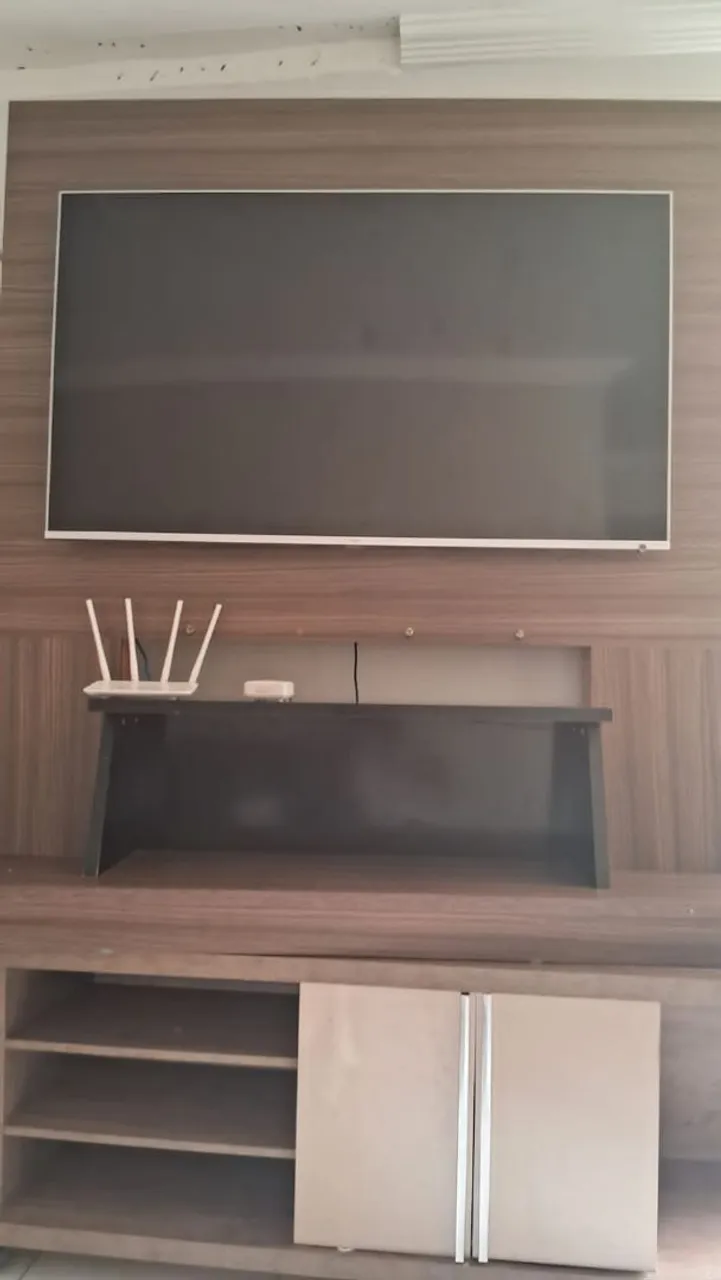 Painel de TV completo com rack e armário