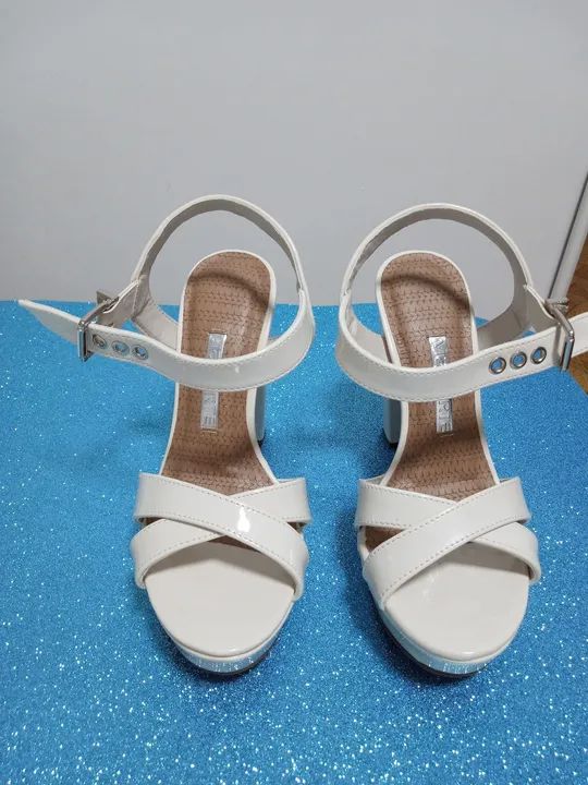 Sandália cor creme, Via Marte 
