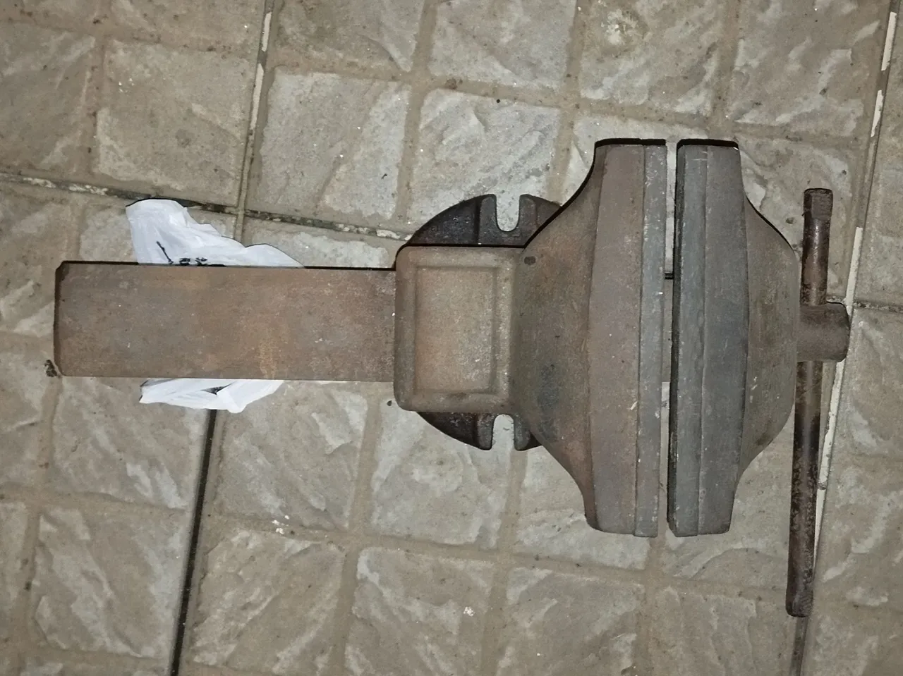 Morsa de Bancada 8" Robusta para Trabalhos Pesados