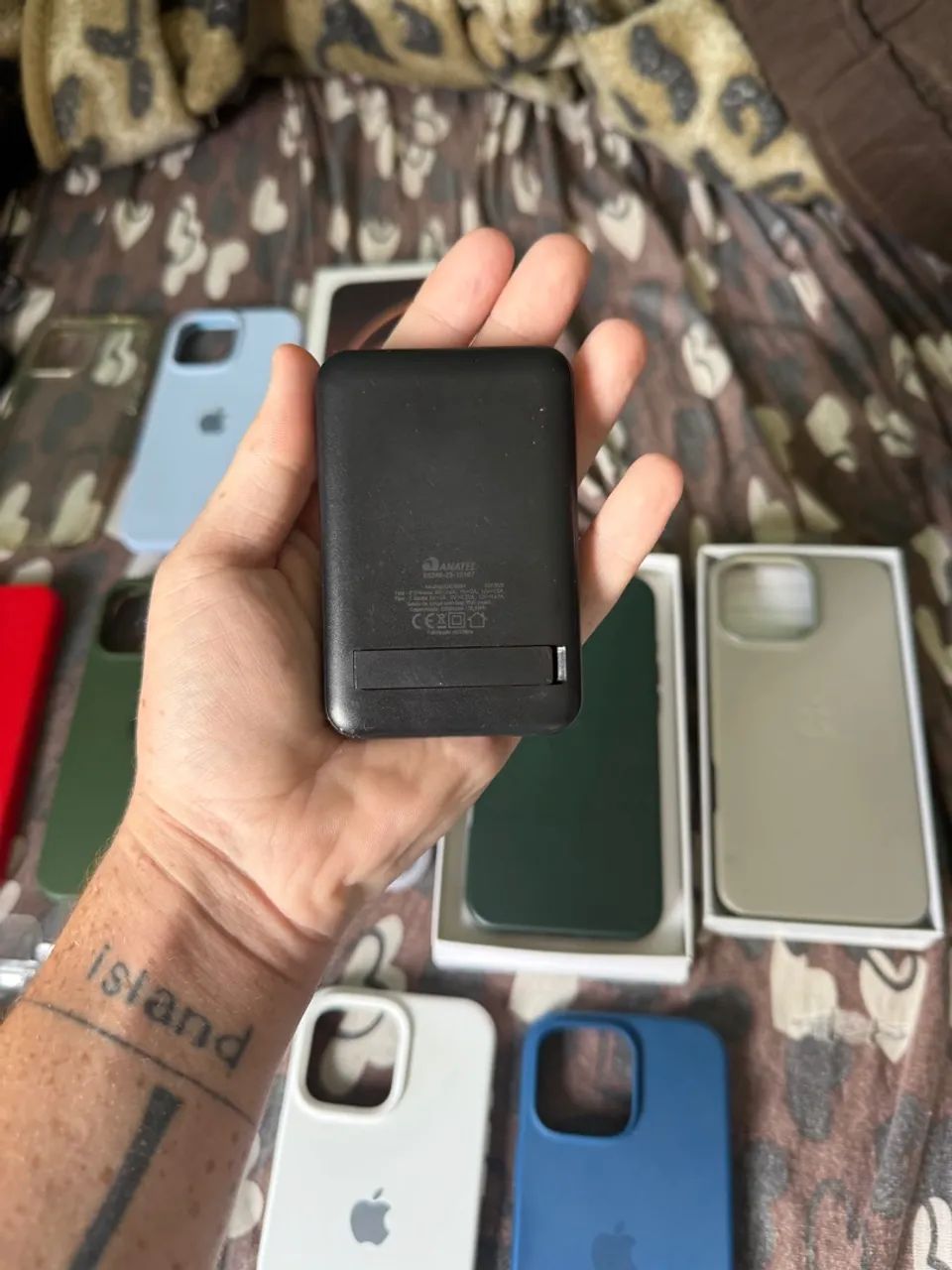 iPhone 16 pro max ,acompanha carregador por indução,e 19 capinhas  - Foto 4